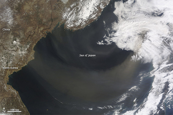 Dust Moving West of Sea of Japan